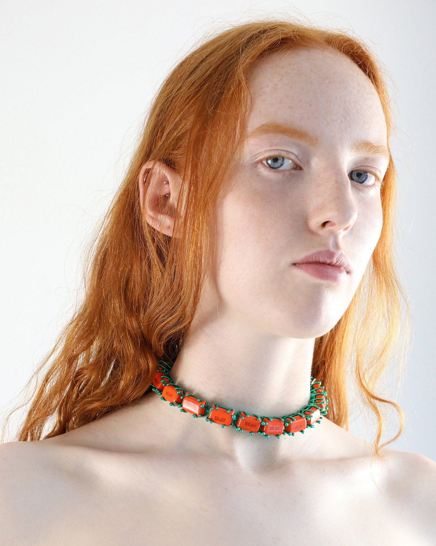 Gazing Choker in Silver with Ceramic E-waste