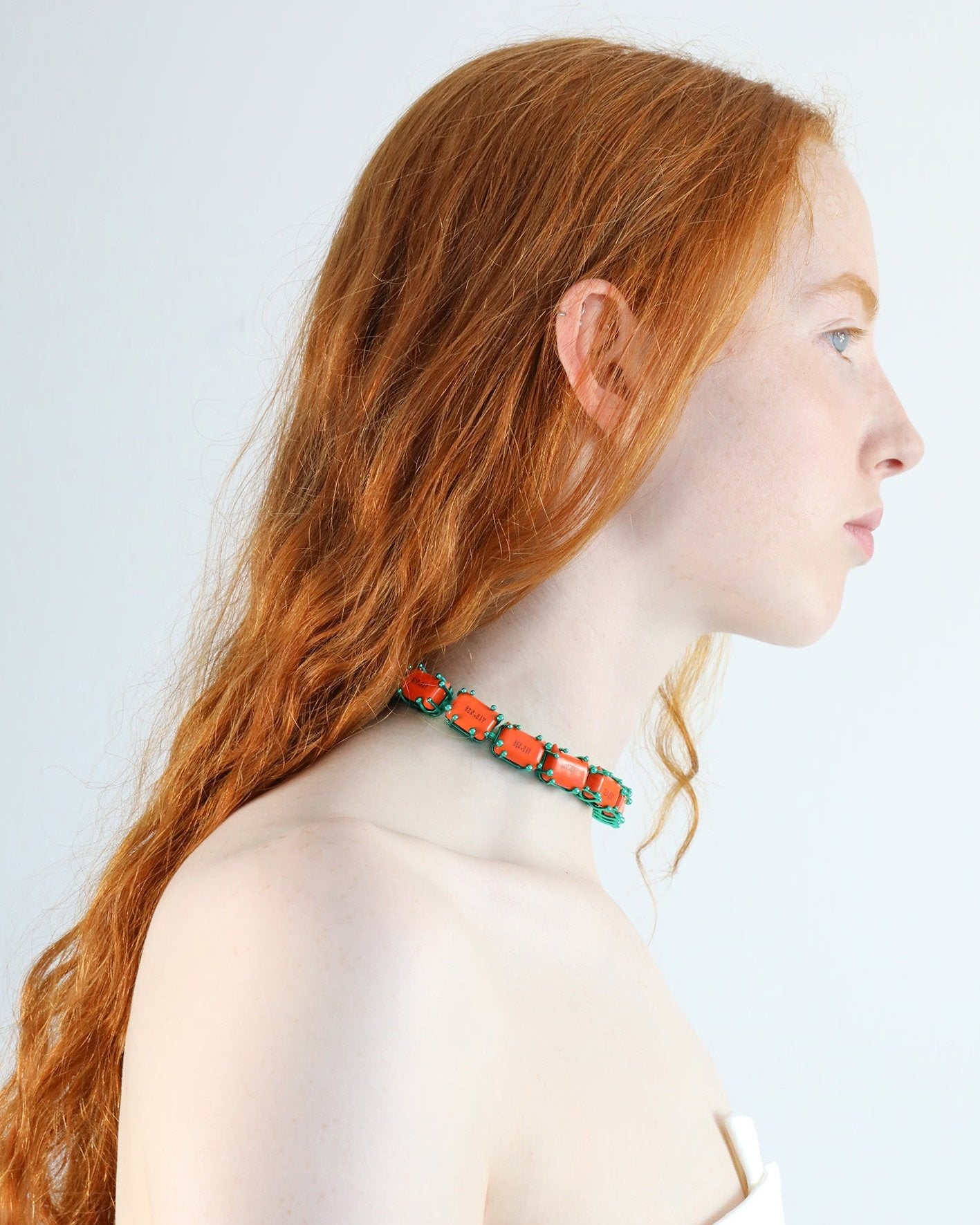 Gazing Choker in Silver with Ceramic E-waste